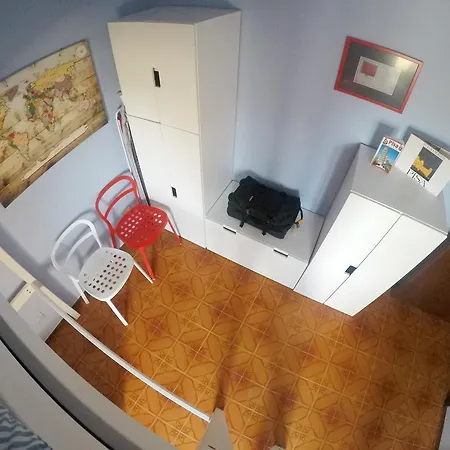 Apartment Three Colors