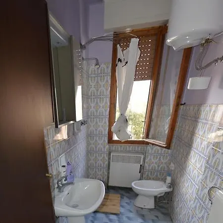 Three Colors Apartment *